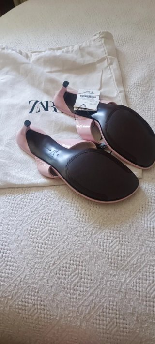 Sandalias Zara rosa palo de cuero.