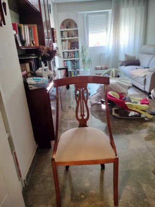 Mesa comedor extensible y 4 sillas madera