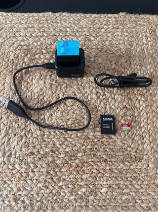 GoPro HERO9 Black + 2 baterías + accesorios