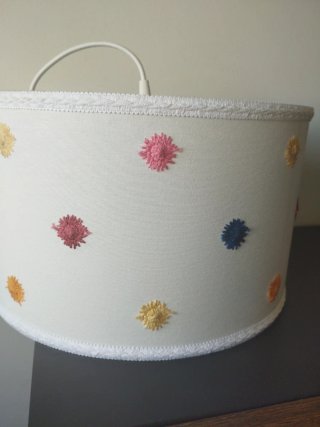 Lámpara de techo tela flores bordadas multicolor