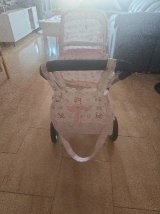 Carrito de muñecas rosa