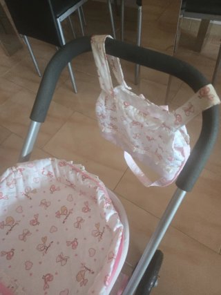 Carrito de muñecas rosa