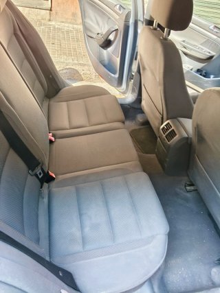 Volkswagen Golf 5 2004 con pegatina B