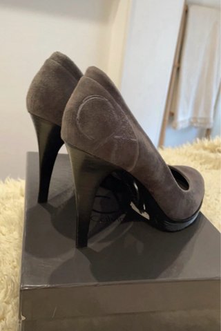 Zapatos de tacón Calvin Klein grises