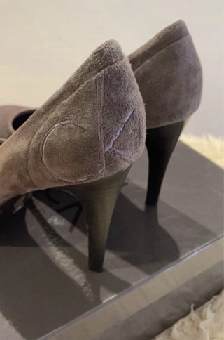 Zapatos de tacón Calvin Klein grises