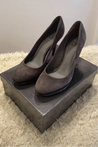 Zapatos de tacón Calvin Klein grises