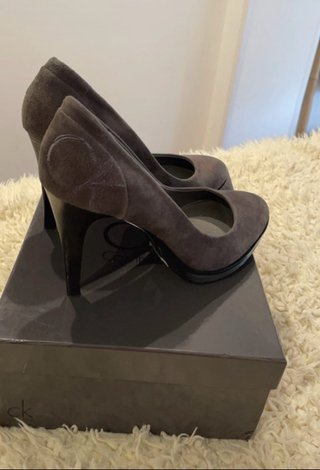Zapatos de tacón Calvin Klein grises