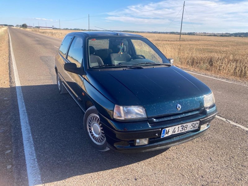 Renault Clio BACCARA 1.8 - foto 1