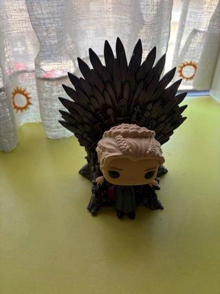 Funko Pop Daenerys Targaryen #75 - Trono de Hierro