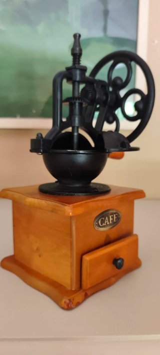 Molinillo de café de estilo antiguo