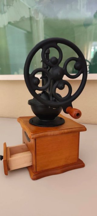 Molinillo de café de estilo antiguo