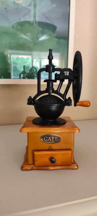 Molinillo de café de estilo antiguo