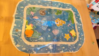 Alfombra sensorial agua bebé