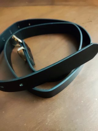 Cinturón negro con hebilla dorada nuevo estrenar
