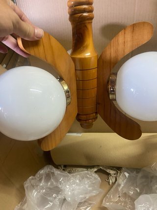 Lámpara de madera y cristal