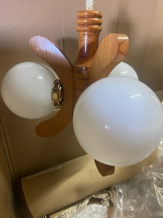 Lámpara de madera y cristal