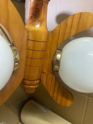 Lámpara de madera y cristal