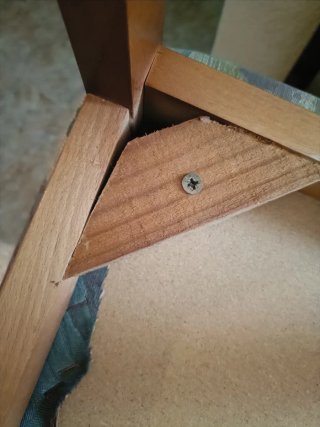 6 sillas de comedor de madera (5€por silla).