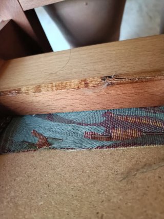 6 sillas de comedor de madera (5€por silla).