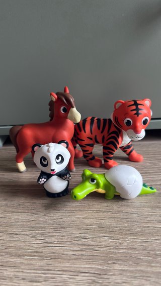 Figuras animales: caballo, tigre, panda, cocodrilo