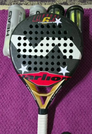 Pala de pádel + 6 botes de bolas