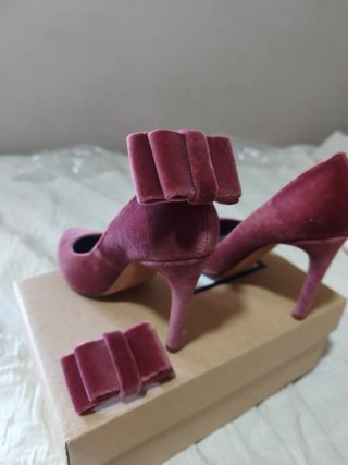 Zapatos de tacón rosas con lazo de Salo Madrid