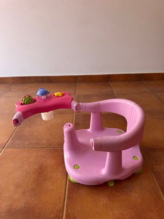 Bañera para bebé rosa con juguetes