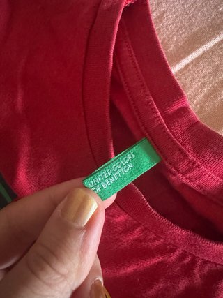 Tuta spezzata e t-shirt rossa