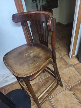 Mesa alta y 2 taburetes madera