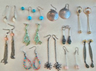 Lote de pendientes variados ( más regalo sueltos)