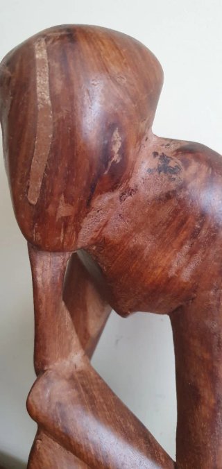 Figura de madera pensador 33cm