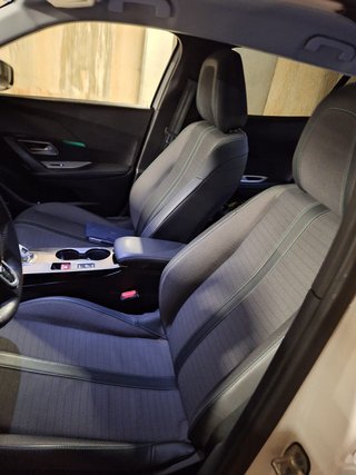 Peugeot 2008 2021Puretech Allure pack sts8velocida