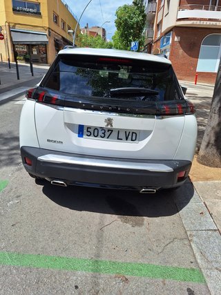 Peugeot 2008 2021Puretech Allure pack sts8velocida