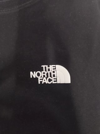 Camiseta The North Face Negra