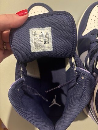 Nike Jordan 1 Mid Morado y Blanco