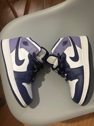 Nike Jordan 1 Mid Morado y Blanco