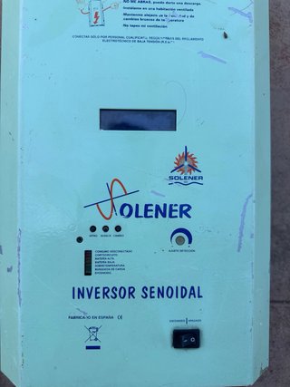 Lote inversor y cargador solar