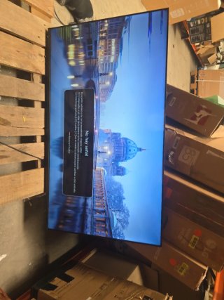 LG 50 UHD 4K Smart TV rallitas en pantalla