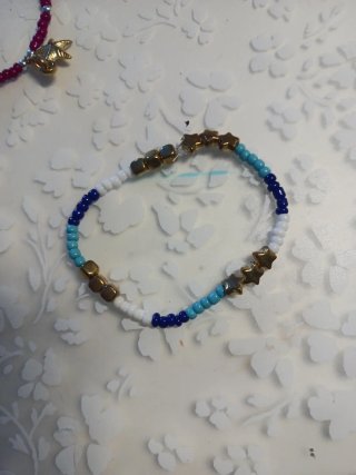 Pulseras hechas a mano con abalorios