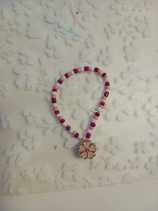 Pulseras hechas a mano con abalorios
