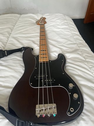 Squier Classic Vibe 70s Precision Bass + funda
