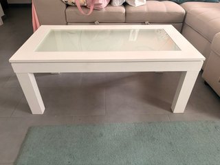 Mesa de centro elevable de madera y cristal