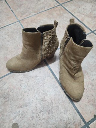 Zapatos de señora Corina negros y stradivarios