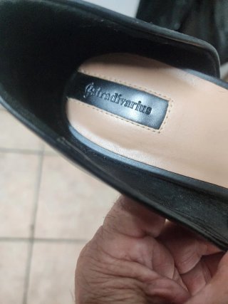Zapatos de señora Corina negros y stradivarios