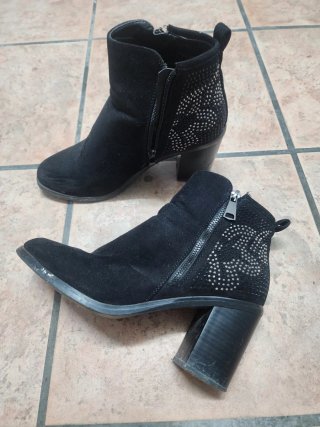 Zapatos de señora Corina negros y stradivarios
