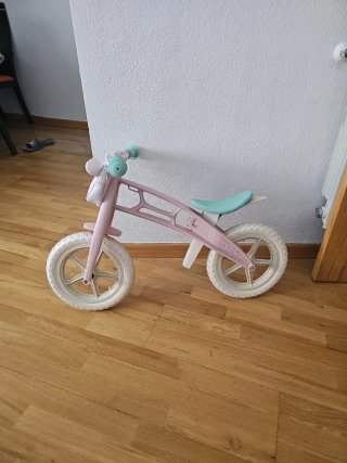 Bicicleta de equilibrio rosa