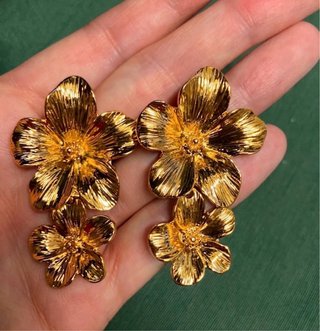NUEVOS Pendientes flor dorada