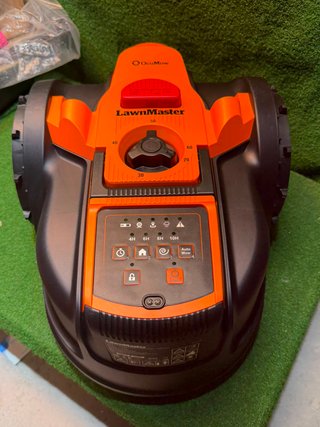 Robot Cortacésped LawnMaster OcuMow 16