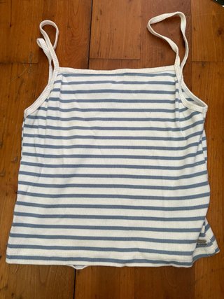 Crop top de rayas azules y blancas