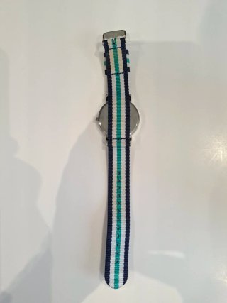 Reloj Nelton esfera blanca y correa multicolor